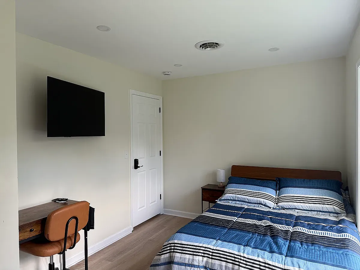 4 bed, 3360 sqft, $850 — Photo 1