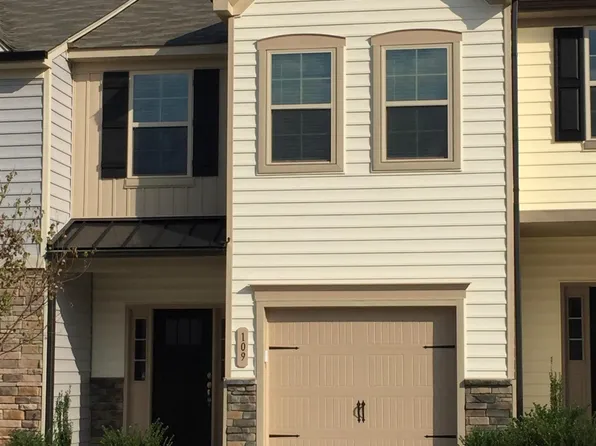 747 Ridge Cliff Ln, Zebulon, NC 27597