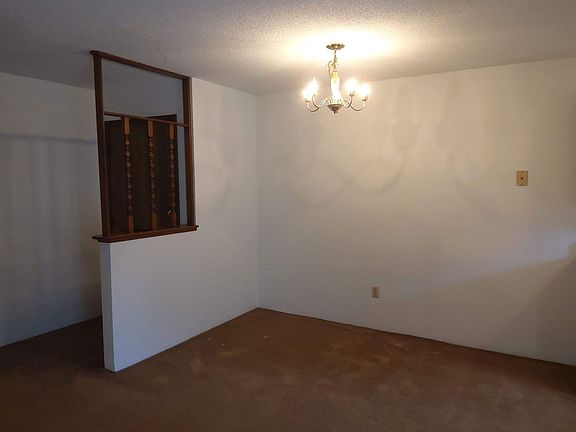 5th image of 619 Sycamore Cir APT 1-4