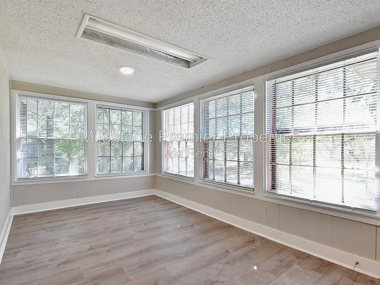 608 W Murray St — Photo 9