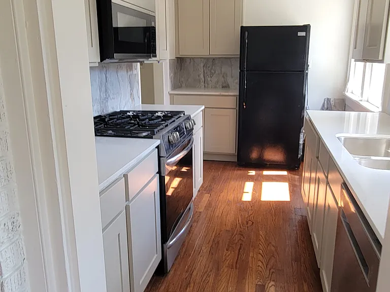 2409 NW 22nd St — Photo 8