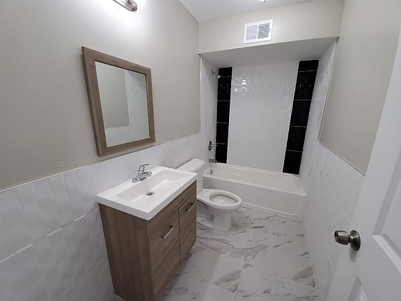 4th image of 124 Ellis Ave #1M