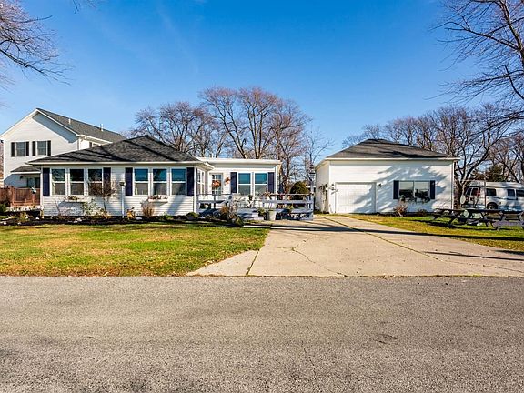 2nd image of 704 W Bayview Dr
