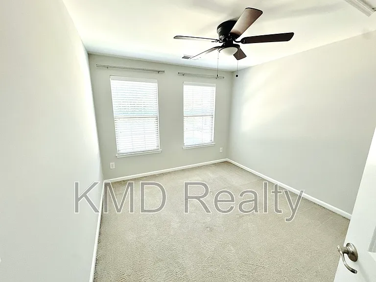 1935 Fleetwood Dr — Photo 11