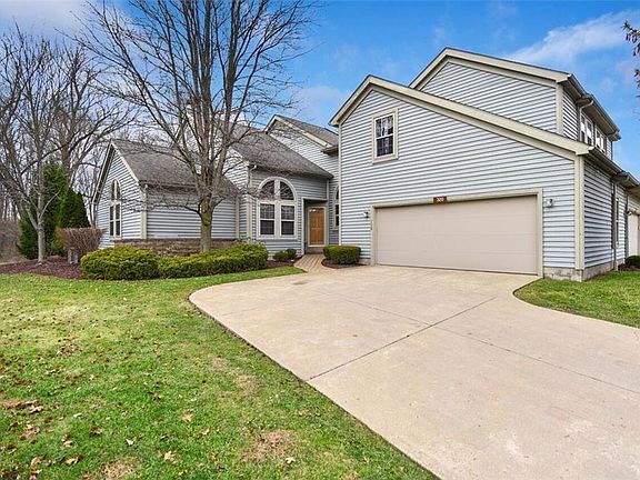 3rd image of 320 N Linden Ct