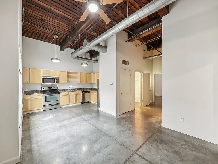Stadium Loft Apartments — Photo 28