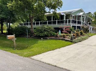 225 Hillcrest St, Waveland, MS 39576