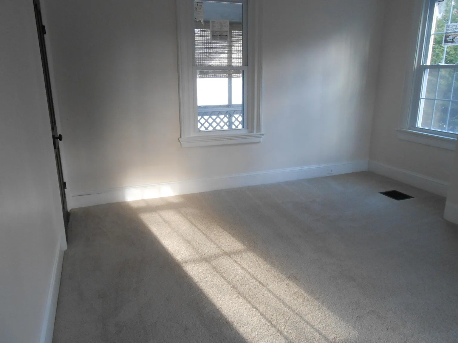3 bed, 1.5 bath, 2200 sqft, $2,500 — Photo 3