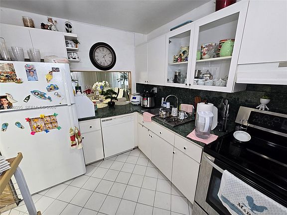 5th image of 1555 W 44th Pl APT 235