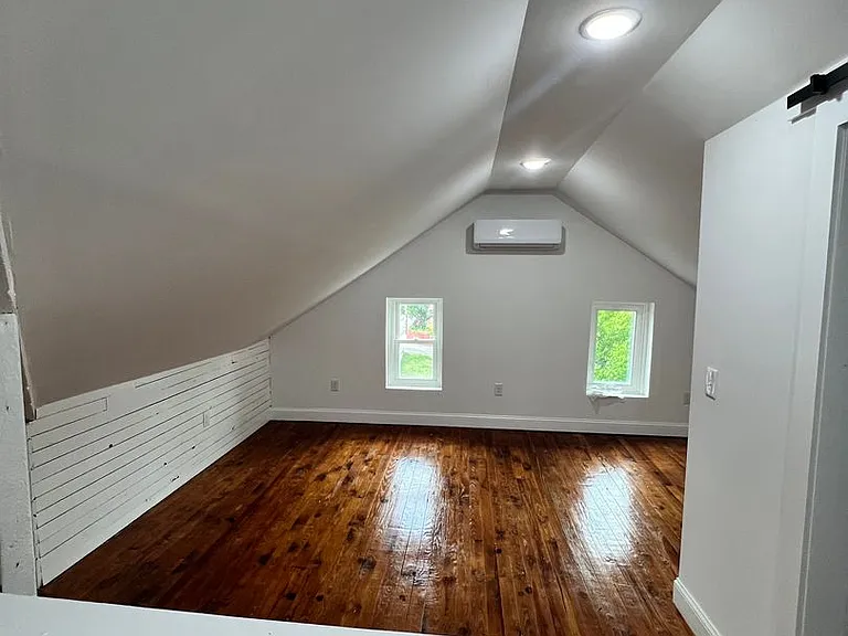 31 N Poplar St — Photo 22