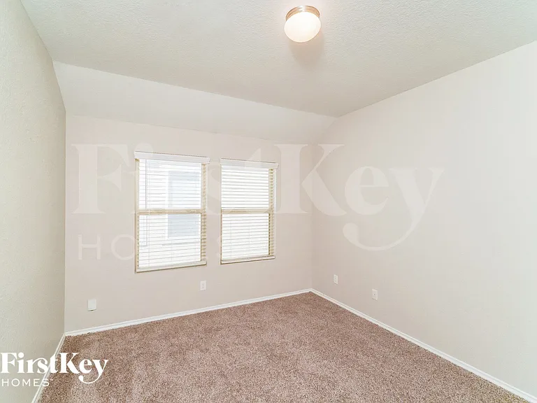 1960 Heather Glen Dr — Photo 8