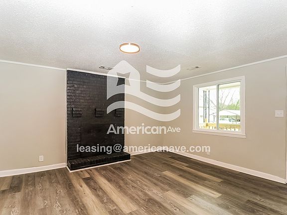 1671747_005_wm_-_living_room_13555591.jpg