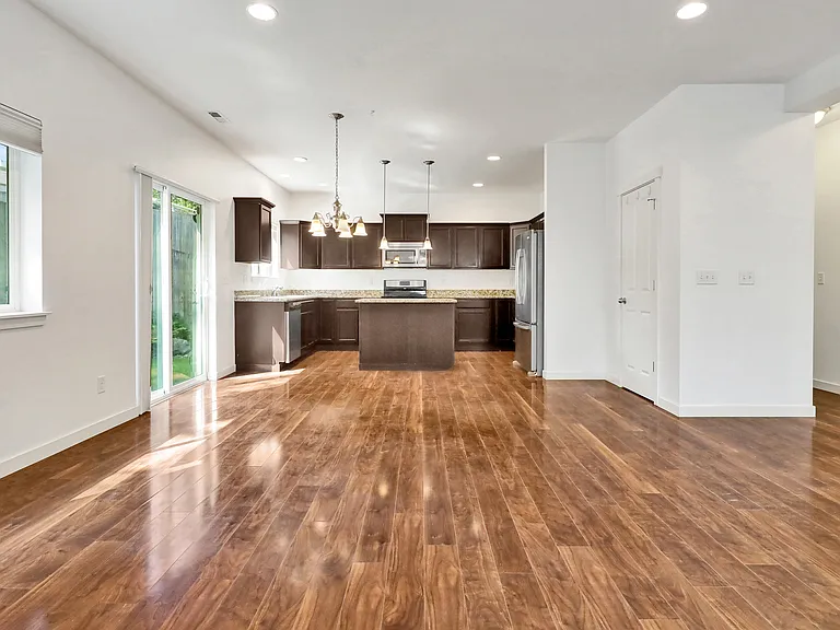 118 202nd Pl SW — Photo 31