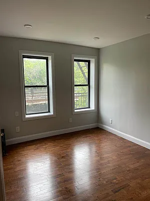 Rented by Arwell Realty | media 10