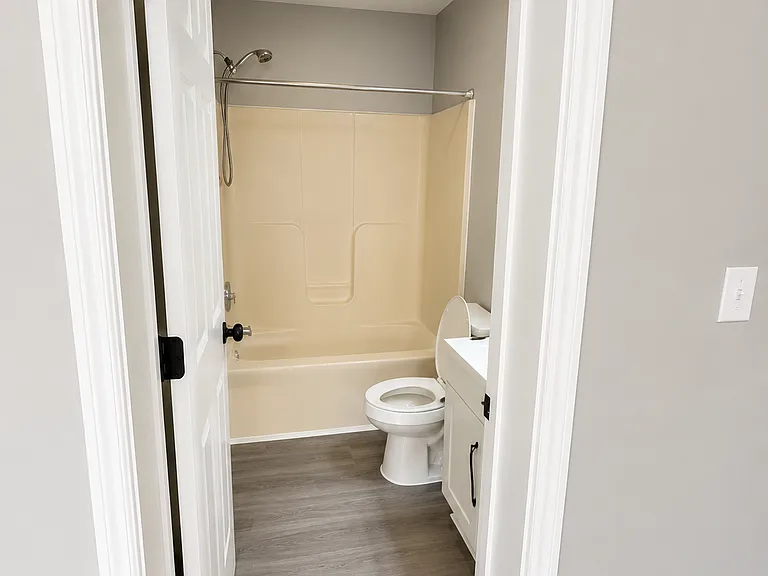 2998 Winchester Ave #10 — Photo 4