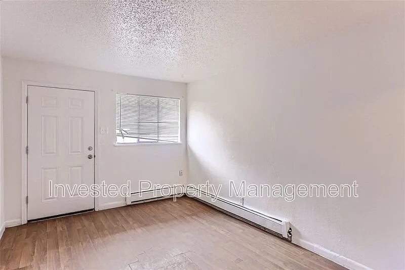 1 bed, 1.0 bath, 500 sqft, $895 — Photo 2