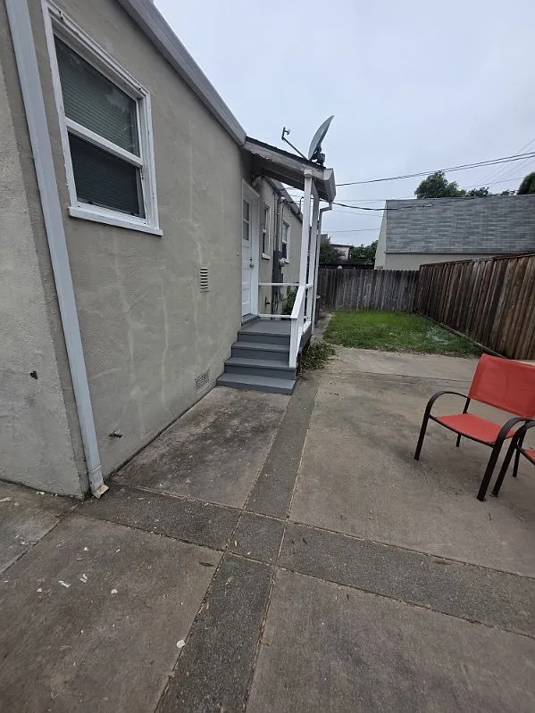 3 bed, 1178 sqft, $2,200 — Photo 3