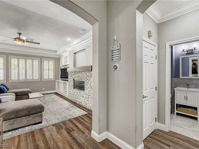 8086 Merlewood Ave — Photo 23