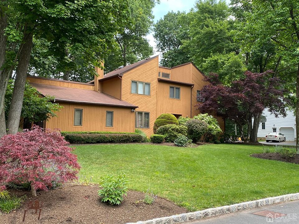 1st image of 20 Thatchwood Ct