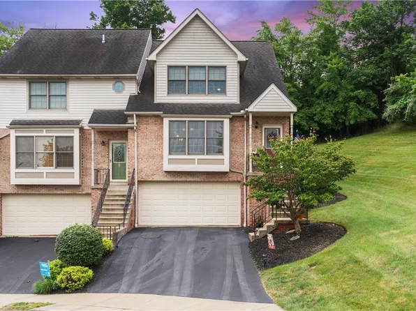 223 Woodcrest Dr, Coraopolis, PA 15108