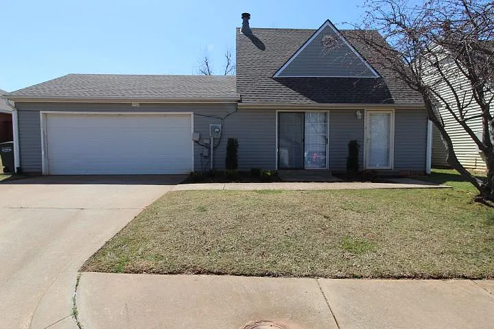 3 bed, 1444 sqft, $1,350 — Photo 1