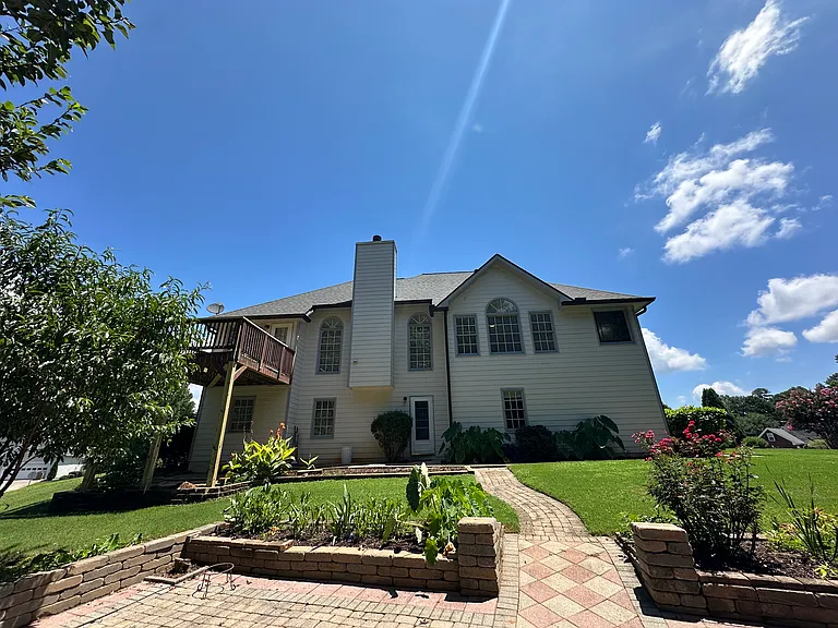 2220 Foster Dr — Photo 4