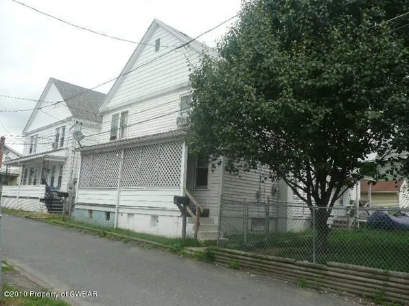 16 Griffith Ln, Wilkes Barre, PA 18702