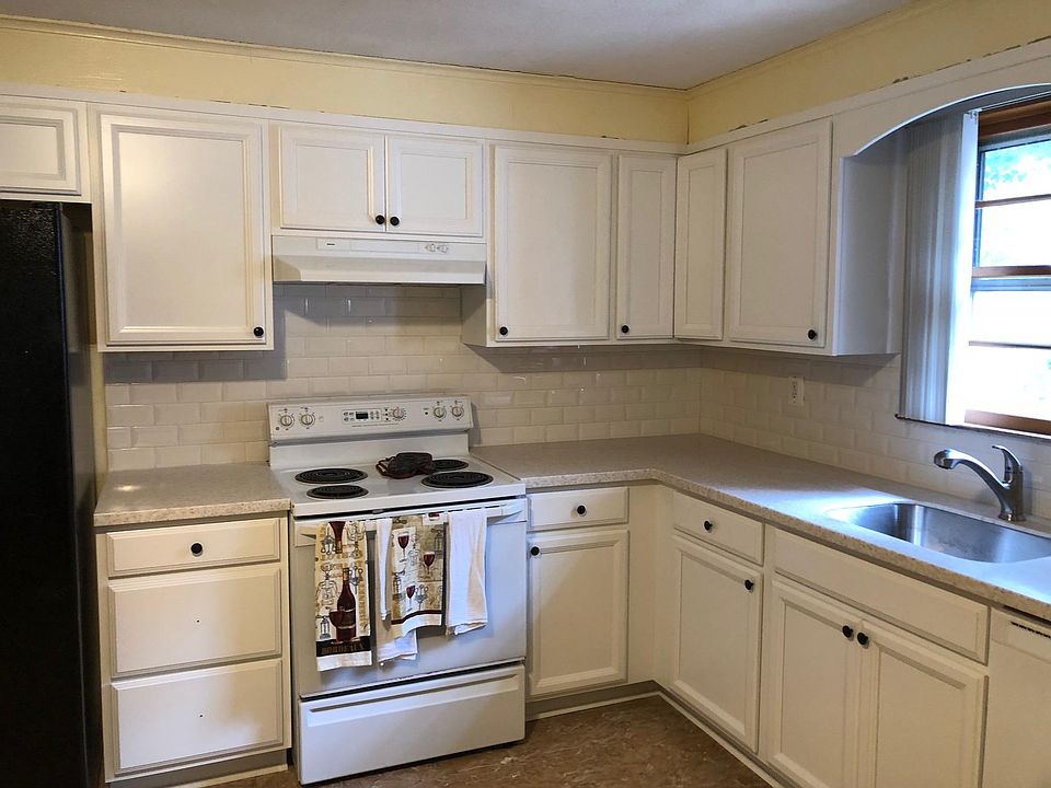 2nd image of 70 Pelham Ave
