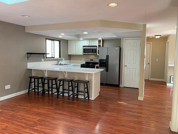 Kitchen with large peninsula & pantry open to living room