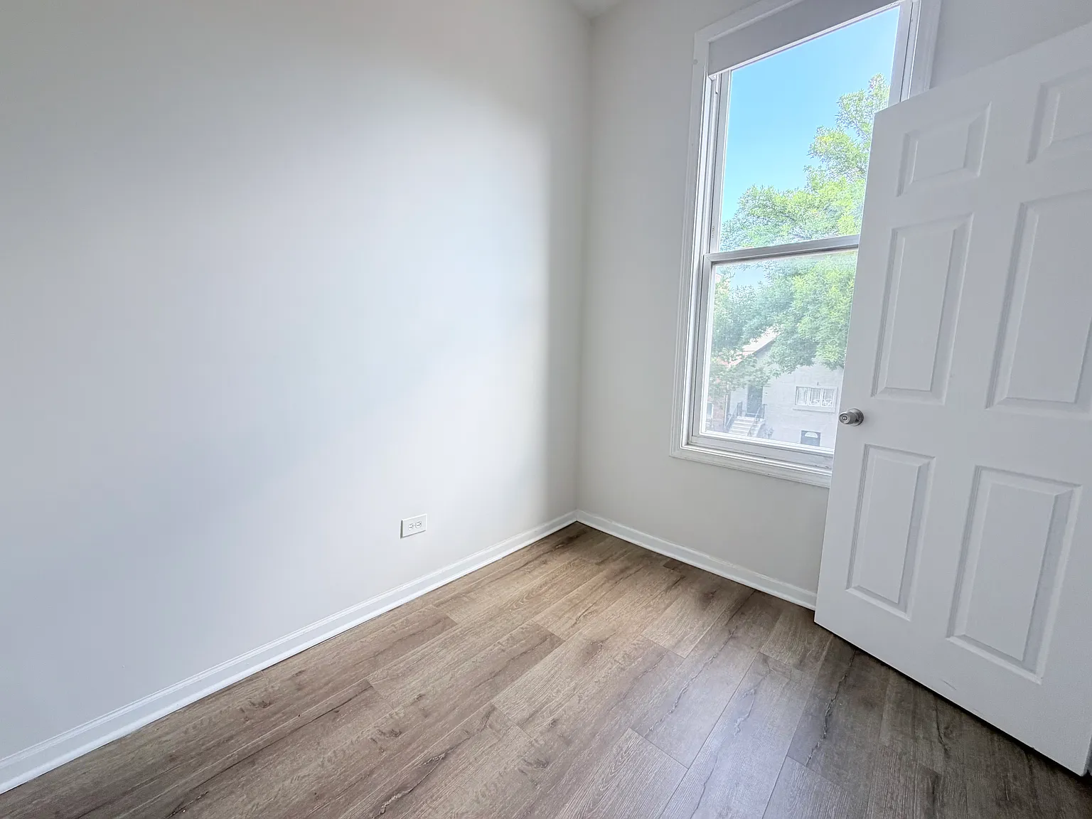 2 bed, 800 sqft, $1,600 — Photo 3