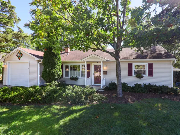 814 Countryside Dr, Wheaton, IL 60187