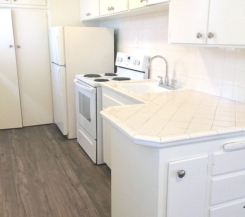 1st image of 227 N E St #6083889