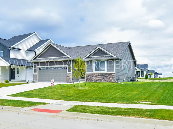 18203 Alpine Dr, Clive, IA 50325
