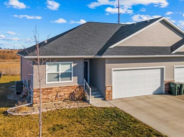 2323 Leigh Ln, Cedar Falls, IA 50613
