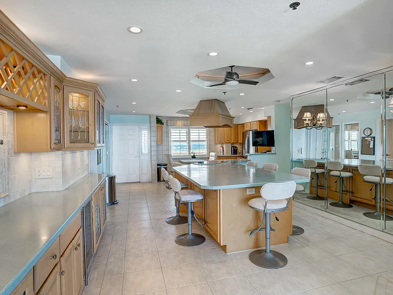 840 Ocean Dr #Penthouse C — Photo 10
