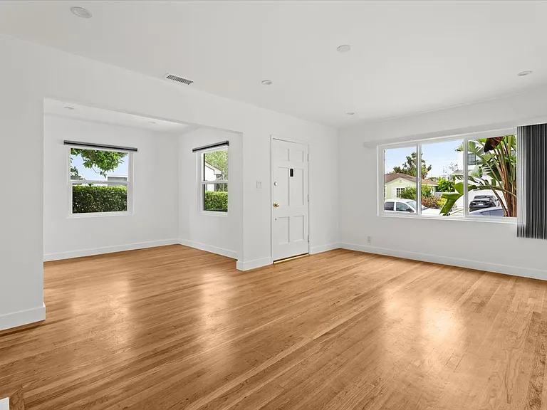 12035 Clover Ave — Photo 2