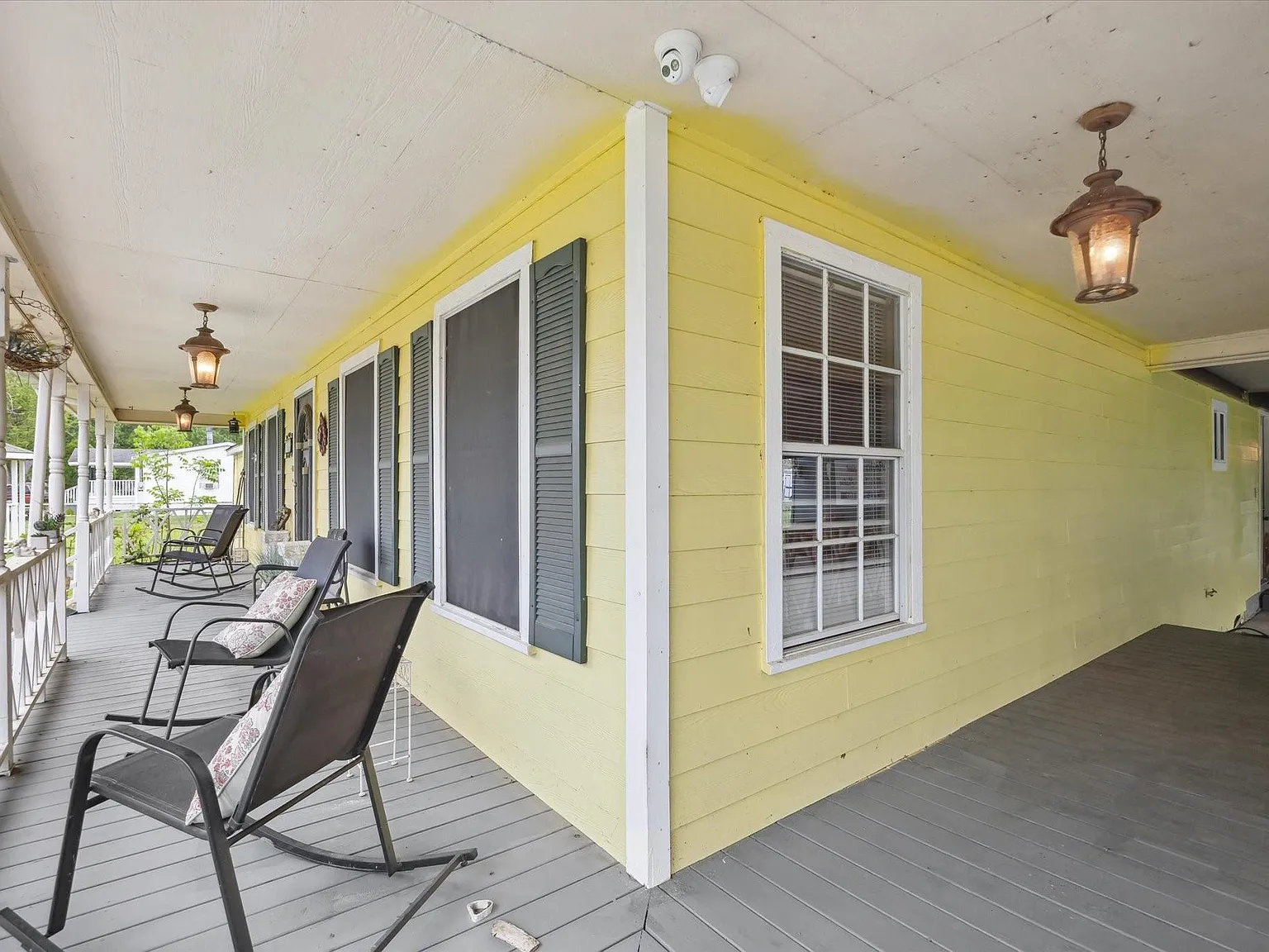 4 bed, 2.5 bath, 2423 sqft, $3,500 — Photo 3