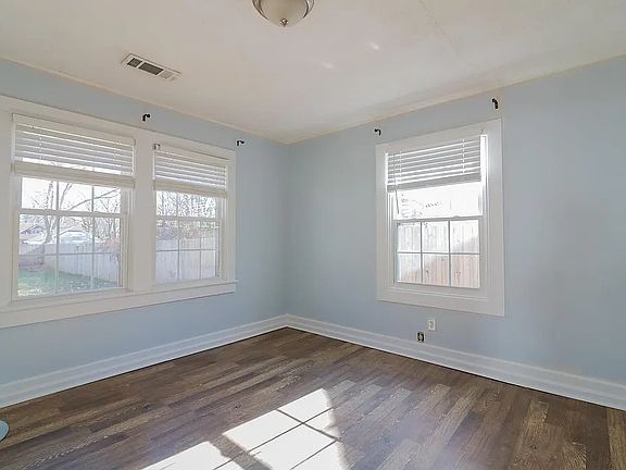 4th image of 211 Richardson Ave