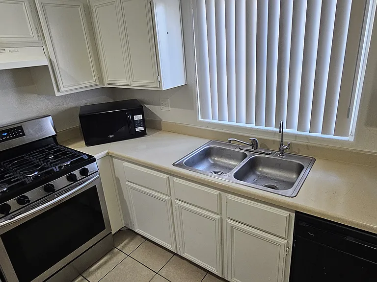 5585 Ritter Ln — Photo 6