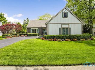 725 Oak Knoll Dr, Perrysburg, OH 43551