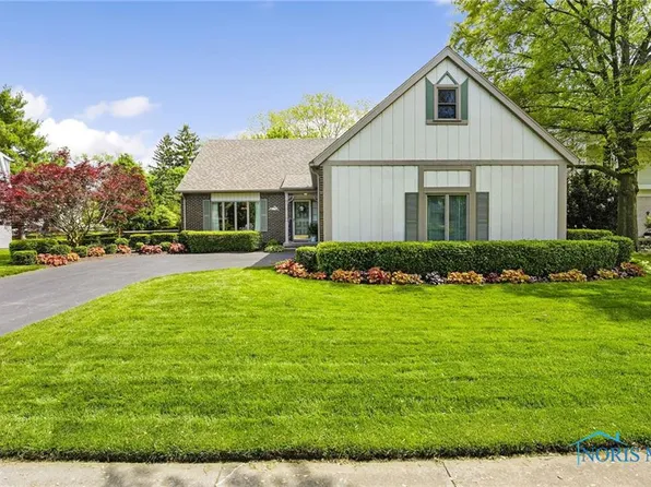 725 Oak Knoll Dr, Perrysburg, OH 43551