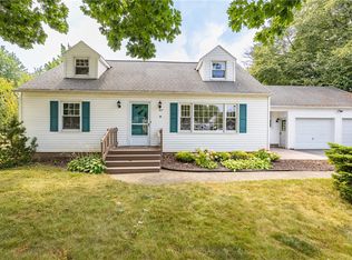 305 Lake Meadow Dr, Rochester, NY 14612