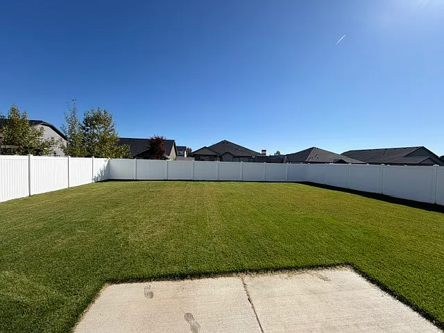3 bed, 2.5 bath, 1850 sqft, $2,300 — Photo 3
