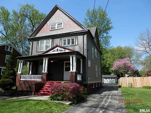 3rd image of 1076 N Cherry St
