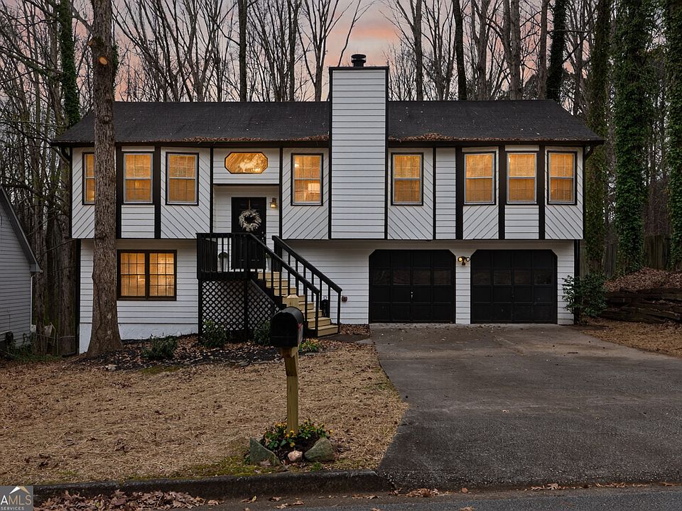 1st image of 2444 Windridge Dr NE