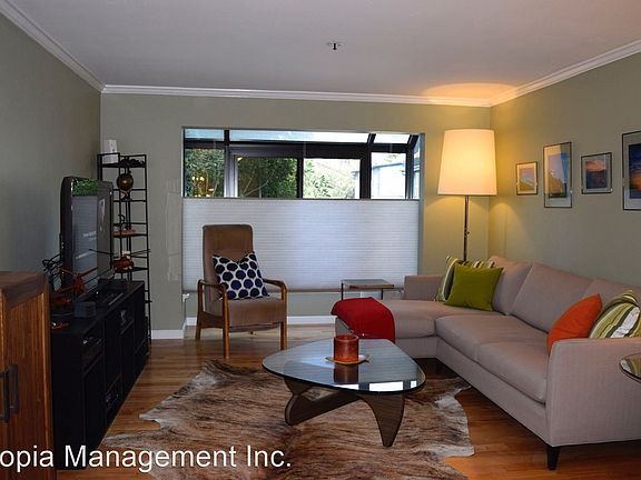 5th image of 1940 3rd Ave Unit 206