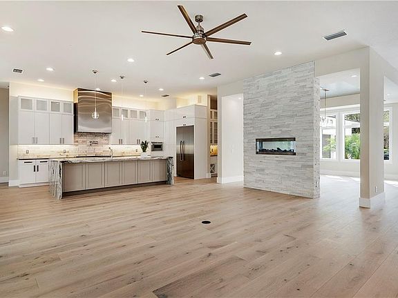 5th image of 121 W Kings Way