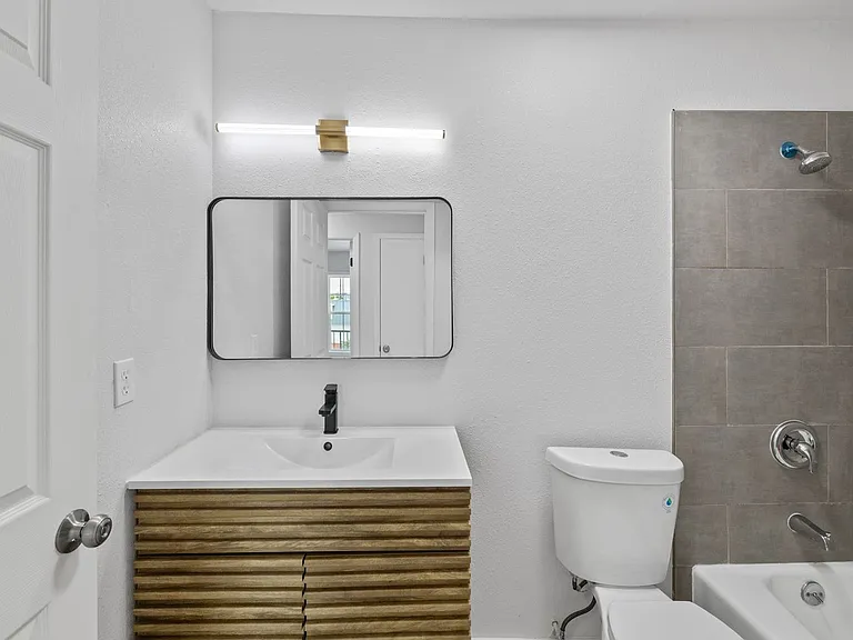 301 E Croslin St #103 — Photo 13