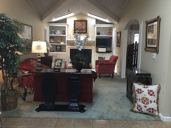 Picture perfect/fireplace!