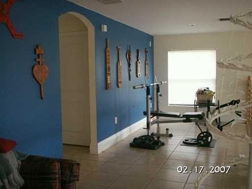 4th image of 706 E Columbus Dr